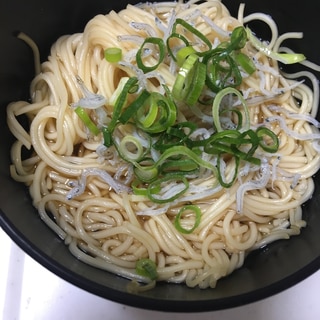 赤ちゃんちりめんと葱の素麺(^ ^)